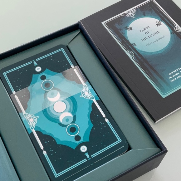 🌸3/$25 “Tarot of the Divine” cards & Guidebook - Picture 11 of 12